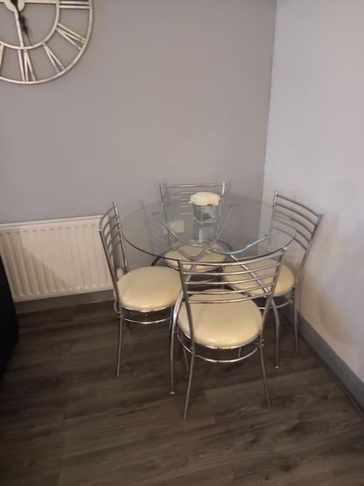 بلفاست Modern 2-Bedroom City Apartment With Free Parking المظهر الخارجي الصورة