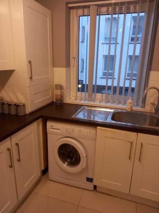 بلفاست Modern 2-Bedroom City Apartment With Free Parking المظهر الخارجي الصورة