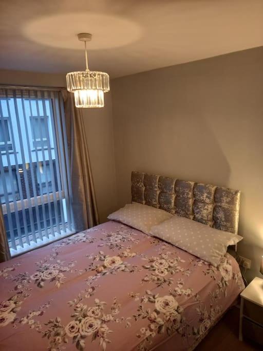بلفاست Modern 2-Bedroom City Apartment With Free Parking المظهر الخارجي الصورة