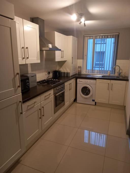 بلفاست Modern 2-Bedroom City Apartment With Free Parking المظهر الخارجي الصورة