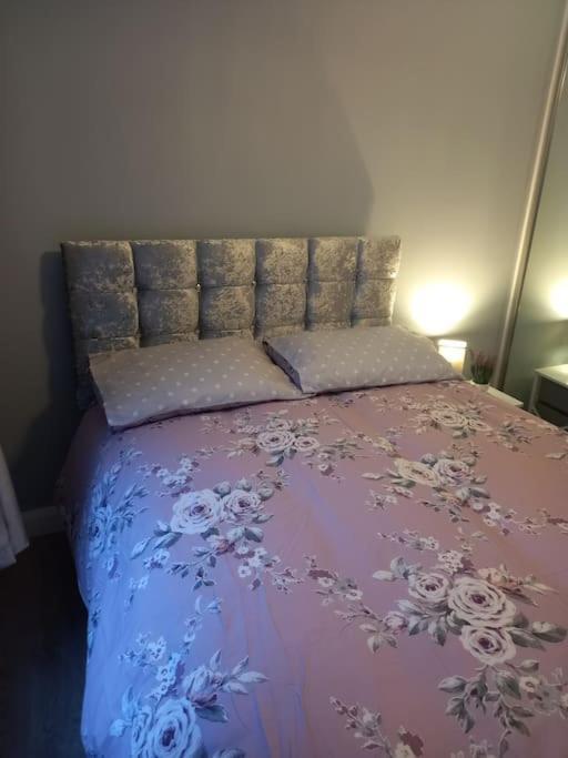 بلفاست Modern 2-Bedroom City Apartment With Free Parking المظهر الخارجي الصورة